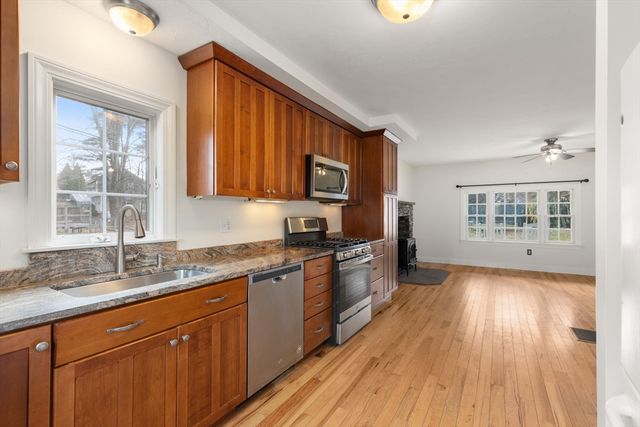 111 Drake Ln, East Brookfield, MA 01515