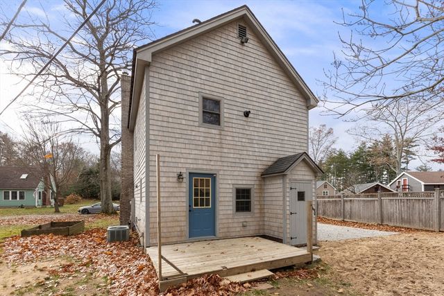 111 Drake Ln, East Brookfield, MA 01515