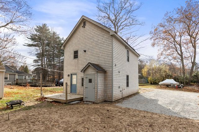111 Drake Ln, East Brookfield, MA 01515