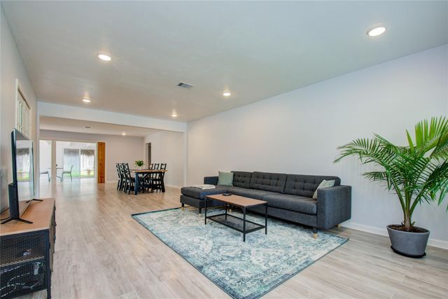 4522 Willowbend Boulevard, Houston, TX 77035