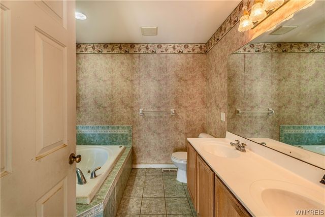 6821 Amanda Lane, Lockport Town, NY 14094