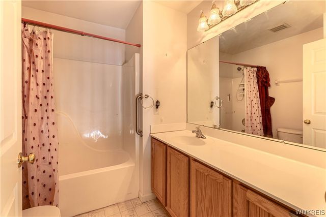 6821 Amanda Lane, Lockport Town, NY 14094