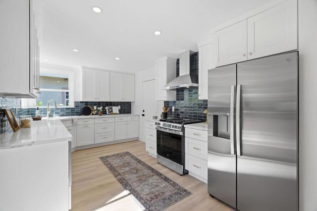1049 Haven Avenue, Redwood City, CA 94063