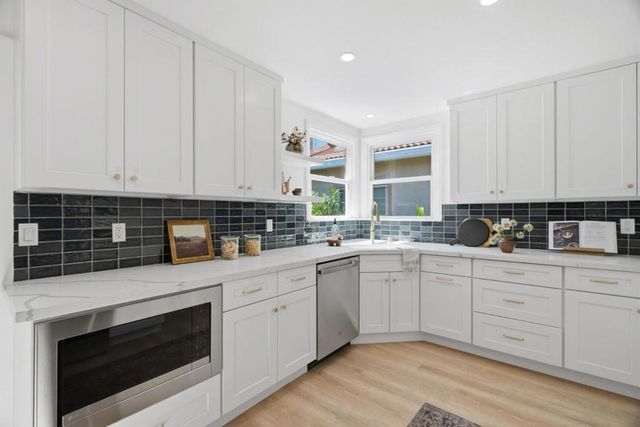 1049 Haven Avenue, Redwood City, CA 94063
