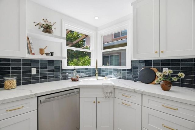 1049 Haven Avenue, Redwood City, CA 94063
