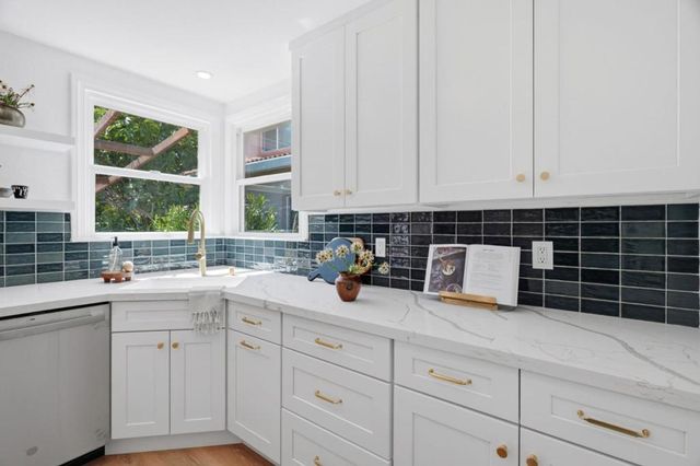 1049 Haven Avenue, Redwood City, CA 94063