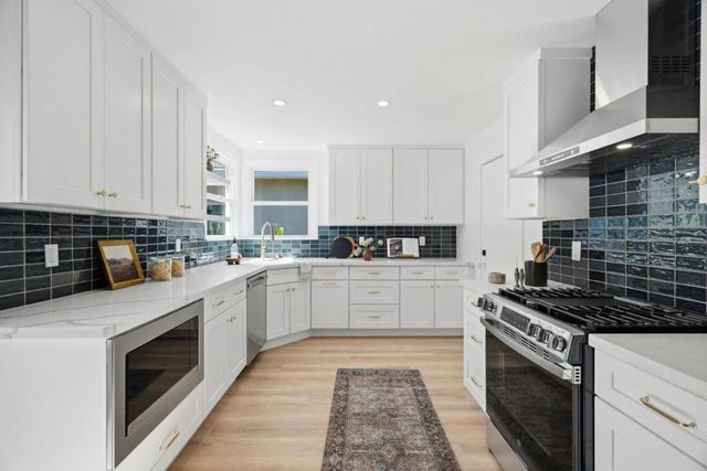 1049 Haven Avenue, Redwood City, CA 94063