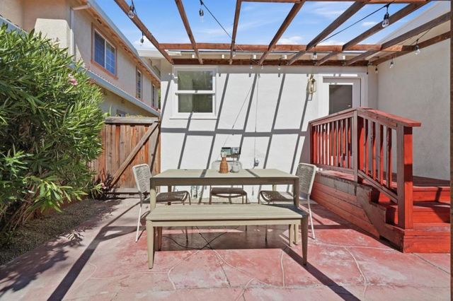 1049 Haven Avenue, Redwood City, CA 94063