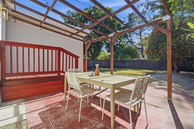 1049 Haven Avenue, Redwood City, CA 94063
