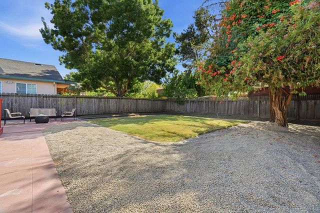 1049 Haven Avenue, Redwood City, CA 94063