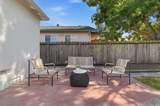 1049 Haven Avenue, Redwood City, CA 94063