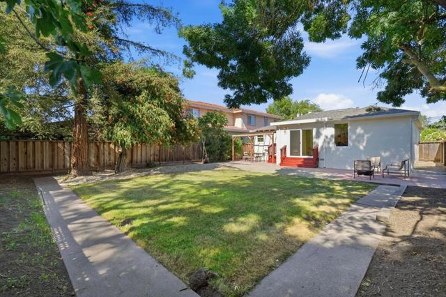 1049 Haven Avenue, Redwood City, CA 94063