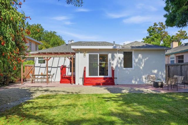 1049 Haven Avenue, Redwood City, CA 94063