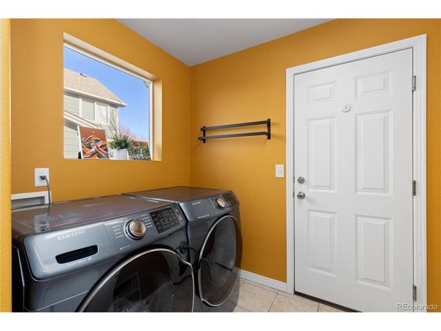 518 Peregrine Cir, Longmont, CO 80504