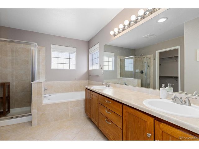 518 Peregrine Cir, Longmont, CO 80504