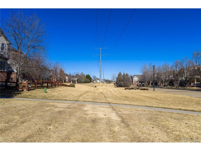 518 Peregrine Cir, Longmont, CO 80504