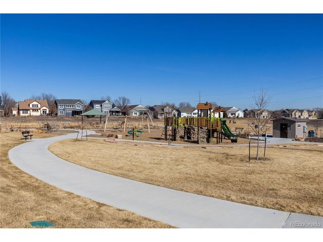 518 Peregrine Cir, Longmont, CO 80504