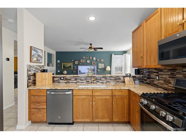 518 Peregrine Cir, Longmont, CO 80504