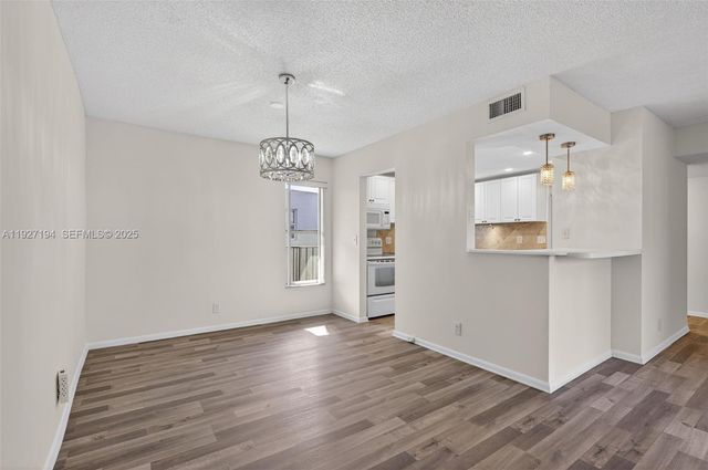 3100 Riverside Dr 305, Coral Springs, FL 33065