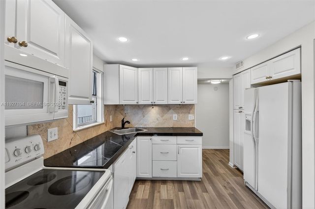 3100 Riverside Dr 305, Coral Springs, FL 33065