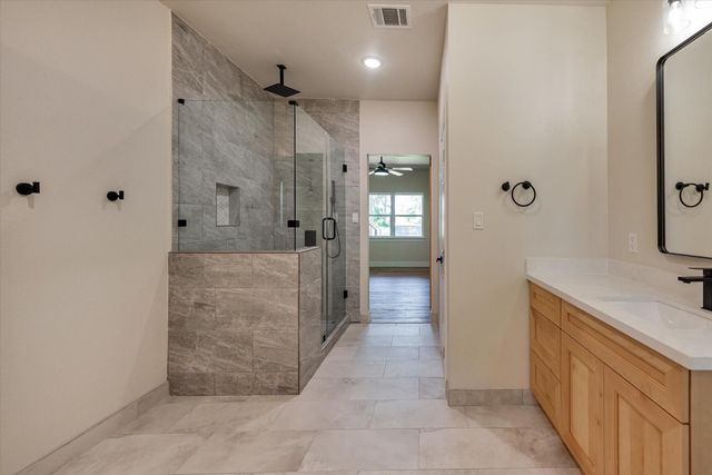 153 Bending Oaks Lane, Livingston, TX 77351