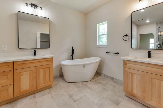 153 Bending Oaks Lane, Livingston, TX 77351