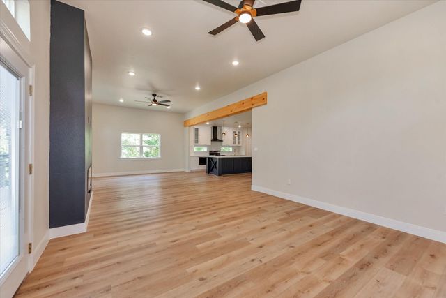 153 Bending Oaks Lane, Livingston, TX 77351