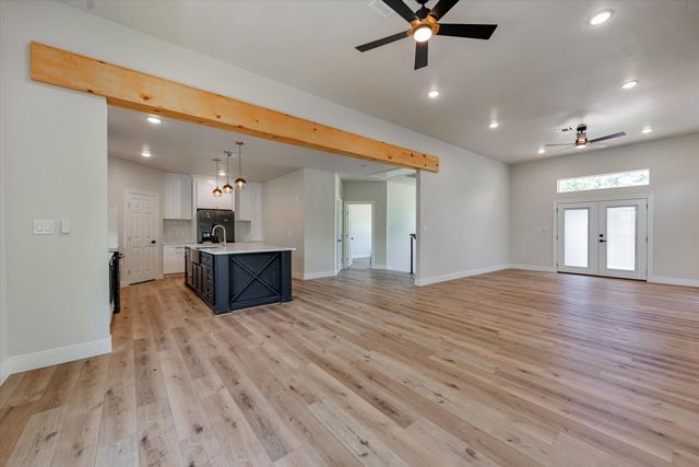 153 Bending Oaks Lane, Livingston, TX 77351