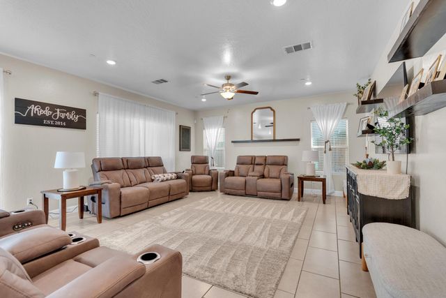 5955 E Belgravia Avenue, Fresno, CA 93727