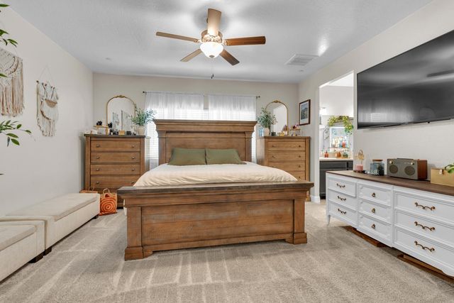 5955 E Belgravia Avenue, Fresno, CA 93727