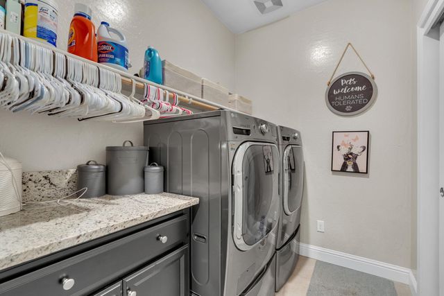 5955 E Belgravia Avenue, Fresno, CA 93727