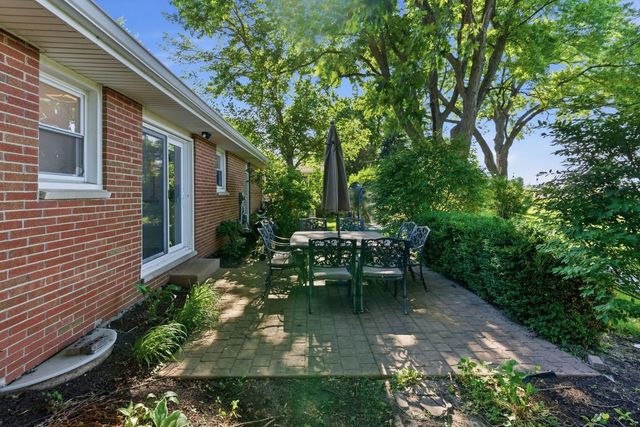 120 Terry Drive, Sugar Grove, IL 60554