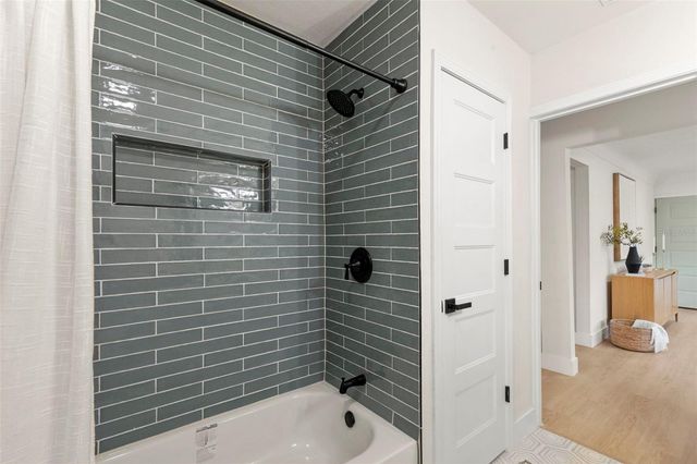 7042 DARTMOUTH AVENUE N, St Petersburg, FL 33710