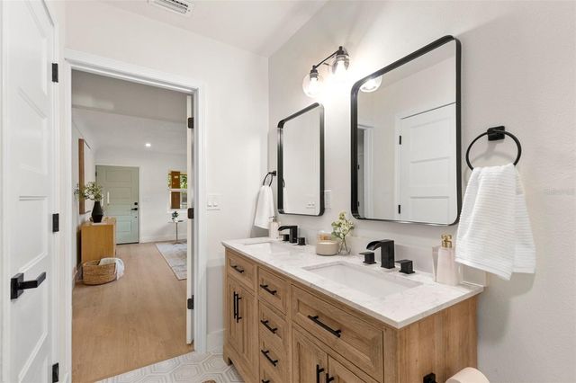 7042 DARTMOUTH AVENUE N, St Petersburg, FL 33710