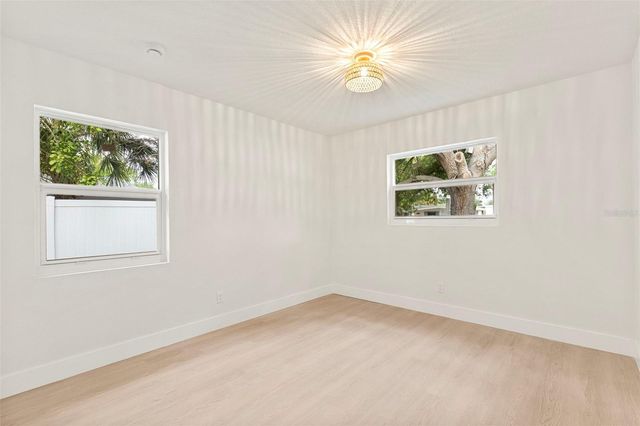 7042 DARTMOUTH AVENUE N, St Petersburg, FL 33710