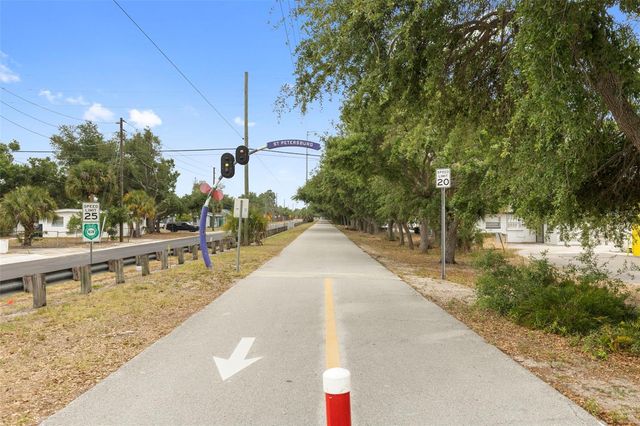7042 DARTMOUTH AVENUE N, St Petersburg, FL 33710