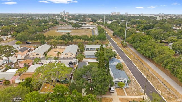 7042 DARTMOUTH AVENUE N, St Petersburg, FL 33710