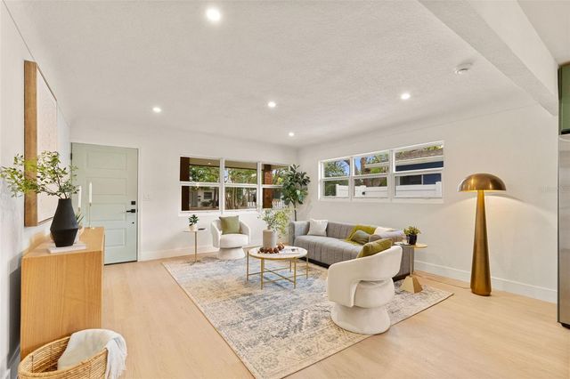 7042 DARTMOUTH AVENUE N, St Petersburg, FL 33710