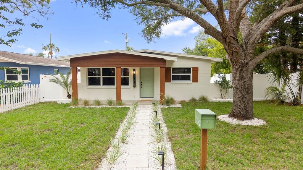 7042 DARTMOUTH AVENUE N, St Petersburg, FL 33710