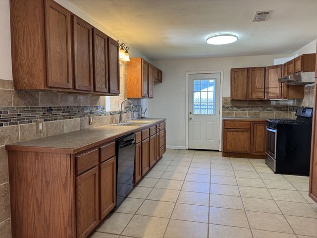 701 Skelly Street, Crowley, TX 76036