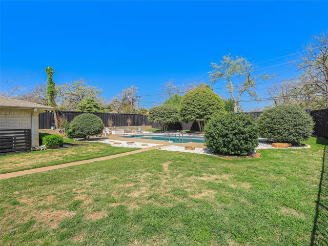 2613 Brookhaven Drive, Denison, TX 75020