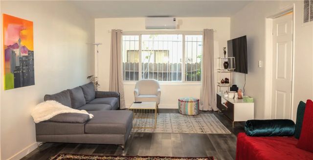 11670 W Sunset Boulevard 104, Los Angeles, CA 90049