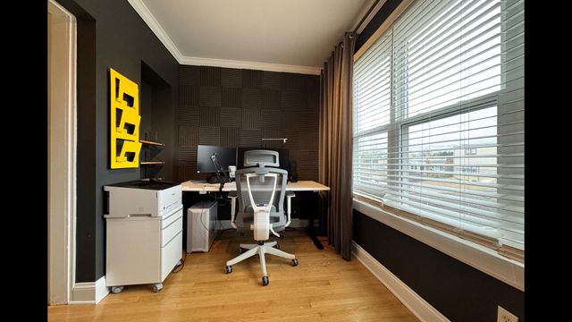 5536 N Mango Avenue, Chicago, IL 60630