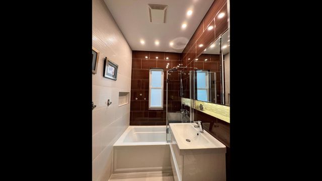 5536 N Mango Avenue, Chicago, IL 60630