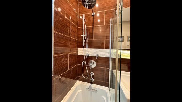 5536 N Mango Avenue, Chicago, IL 60630