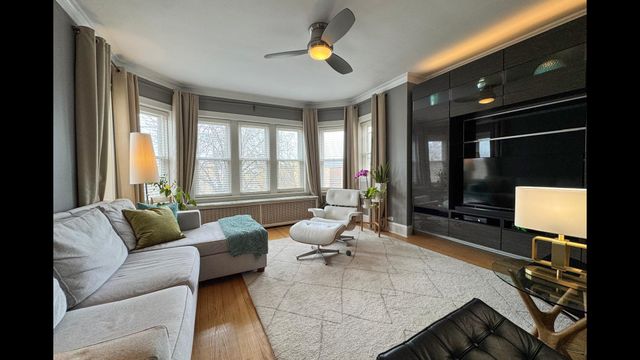 5536 N Mango Avenue, Chicago, IL 60630