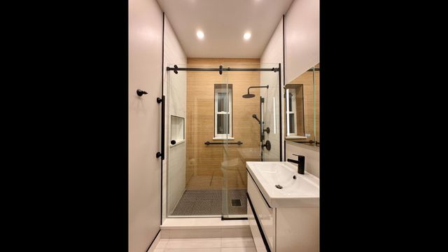 5536 N Mango Avenue, Chicago, IL 60630