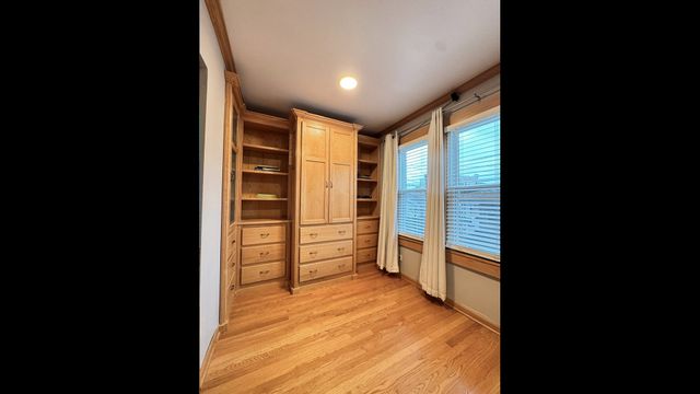 5536 N Mango Avenue, Chicago, IL 60630