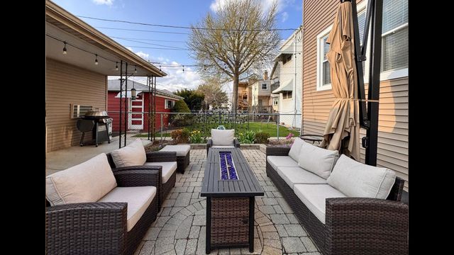 5536 N Mango Avenue, Chicago, IL 60630