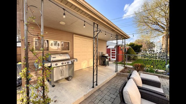 5536 N Mango Avenue, Chicago, IL 60630